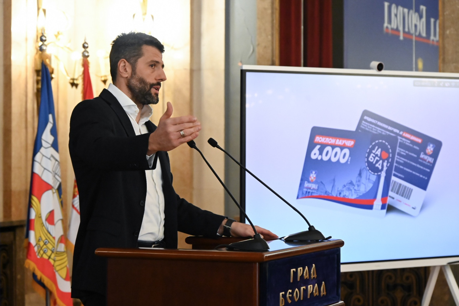 Stižu novogodišnji vaučeri od 6.000 dinara i ove godine za svu decu FOTO