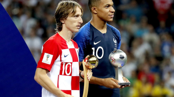 Obavezan "navijački" rekvizit za meč Hrvatske i Francuske je telefon