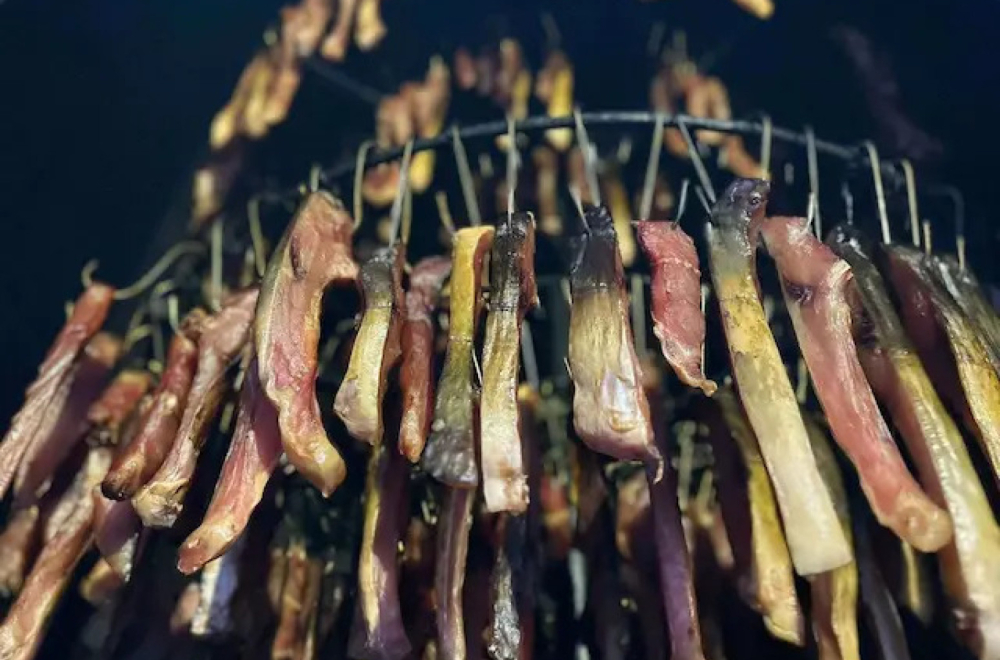 Umesto pršute, slanine i rebaraca Tasići iz Čačka suše šarana