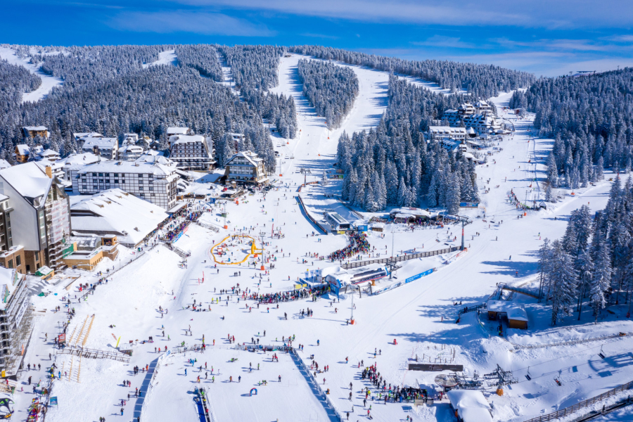 Kopaonik vrvi od turista: Više od 10.000 skijaša, a cene ski-pasa ostale iste FOTO/VIDEO