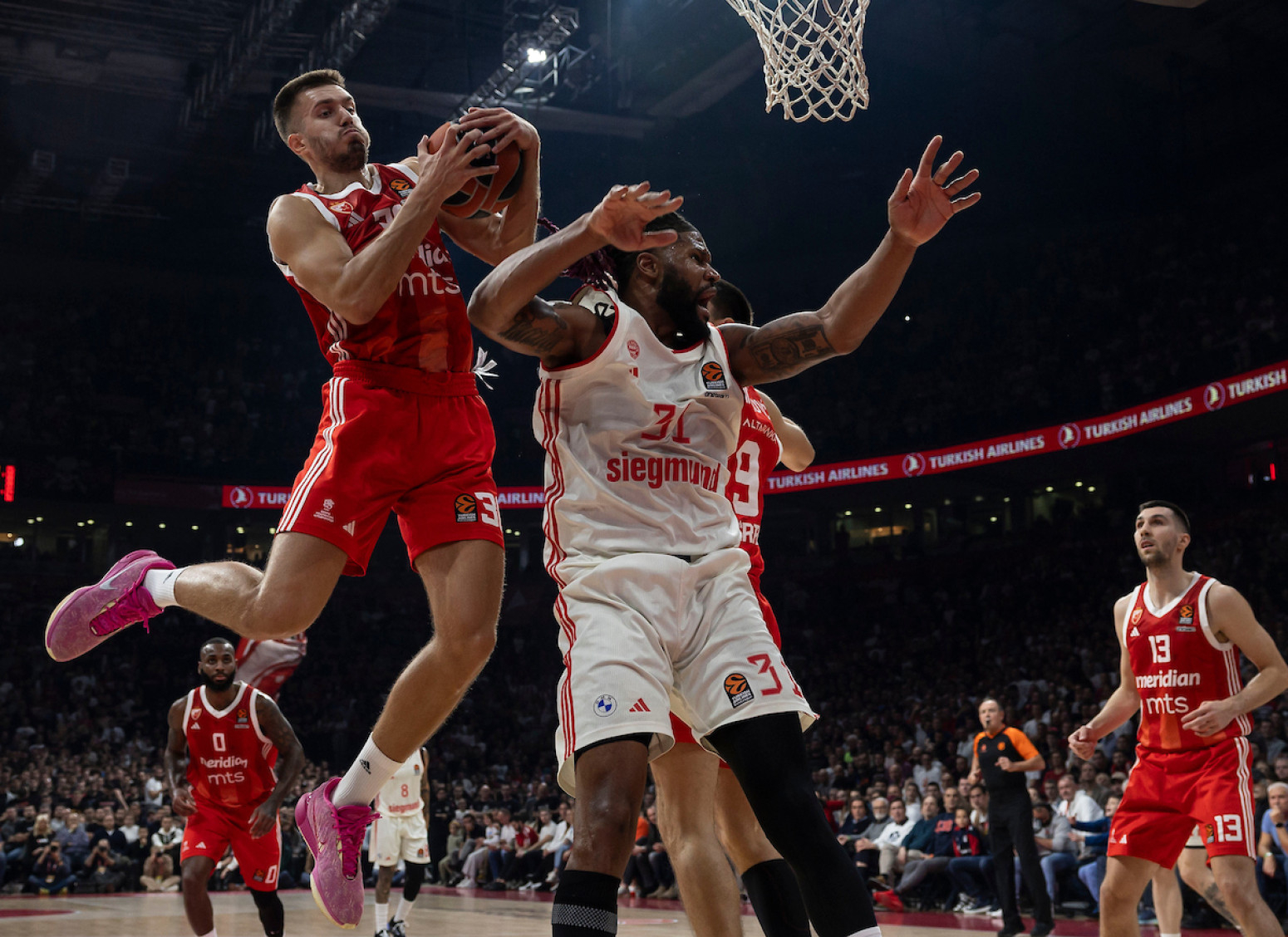 Petrušev i Dobrić briljirali, Zvezda stotkom razbila Bajern!