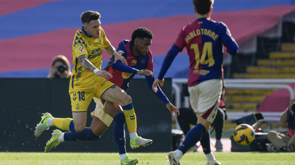 Dramatične scene u Španiji: Fudbaler Barselone povraćao krv na terenu FOTO/VIDEO