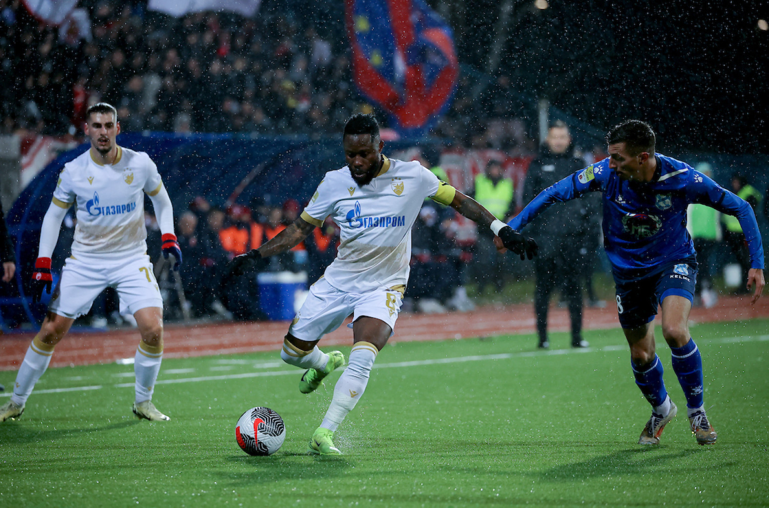 Zvezda sa pola gasa preživela potop u Lučanima VIDEO