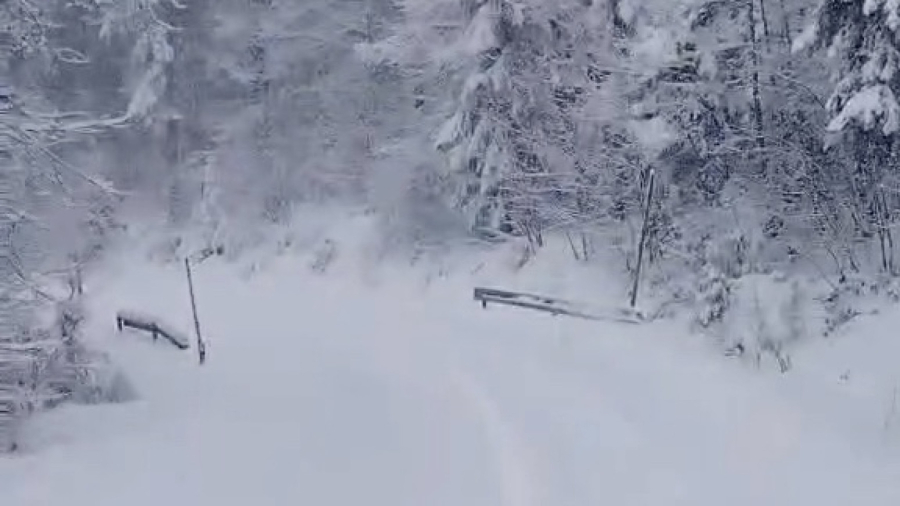 Napadalo pola metra snega; Izdato upozorenje FOTO