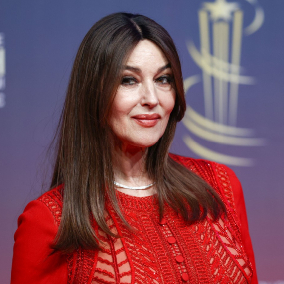 Vatreno izdanje Monike Beluči ostavlja bez teksta FOTO