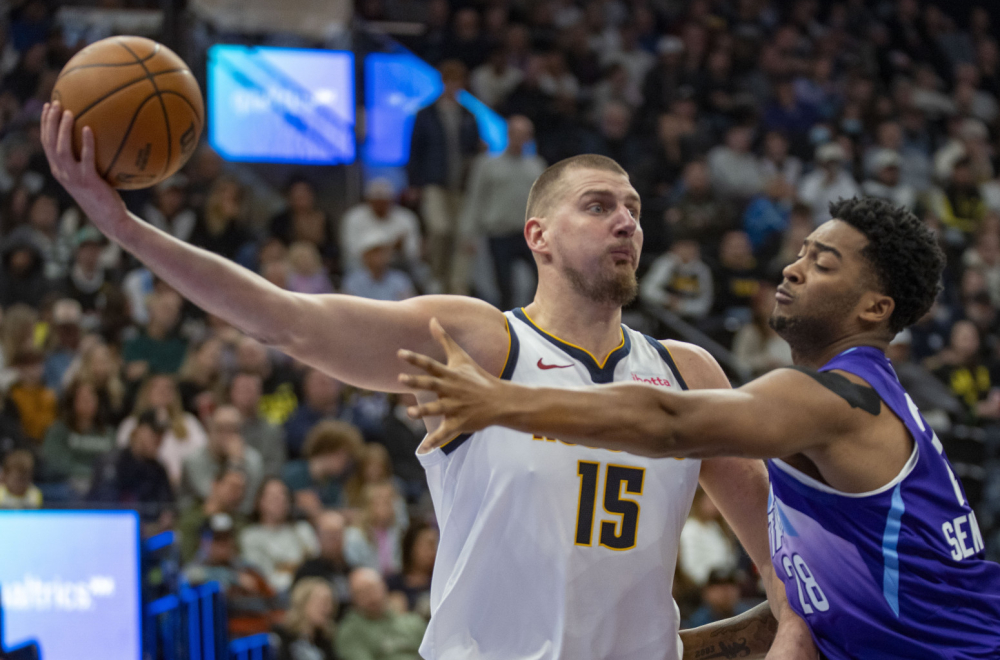 Jokić rame uz rame sa Medžikom Džonsonom FOTO