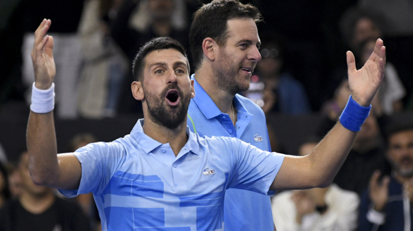 Grande Delpo – Novak mu uručio trofej, a on bez njega nije hteo da ga podigne VIDEO