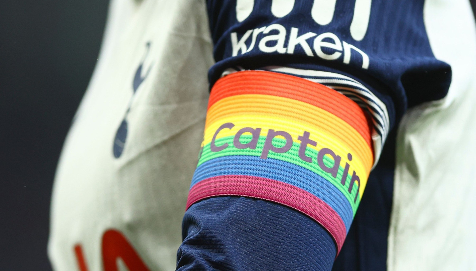 Samo jedan kapiten u Premijeršipu nije nosio traku duginih boja