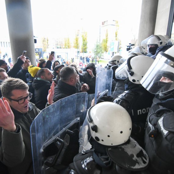 Đilasov sledbenik zapretio: Biće revolucije i nasilne smene vlasti, i to veoma, veoma brzo FOTO