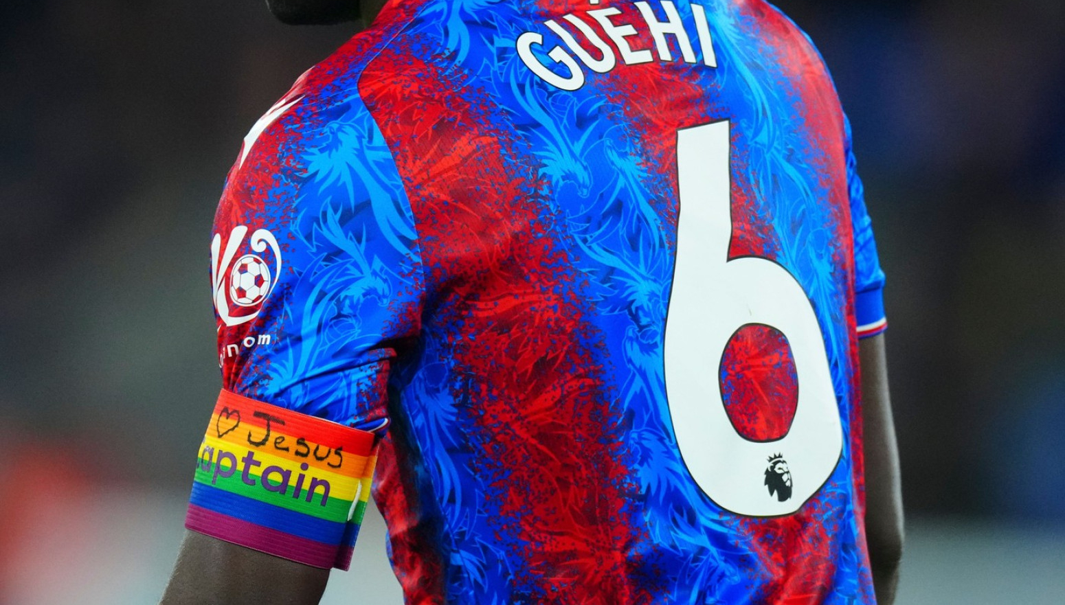 Premijerligaški kapiten poslao poruku preko trake duginih boja – izbegao tužbu FOTO