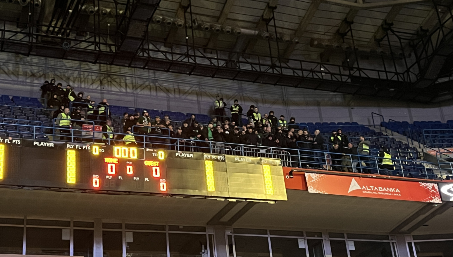 Provokacije u "Areni": Navijači Panatinaikosa pokazuju albanskog orla – poznat i razlog? FOTO