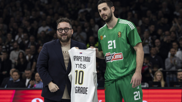 "Časovi ljubavi" za Lesora i Papapetrua – Grk dobio i poklon FOTO/VIDEO