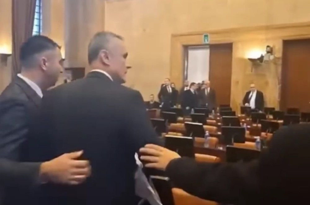 Opozicija napravila novi skandal: Opet prekinuta sednica Skupštine