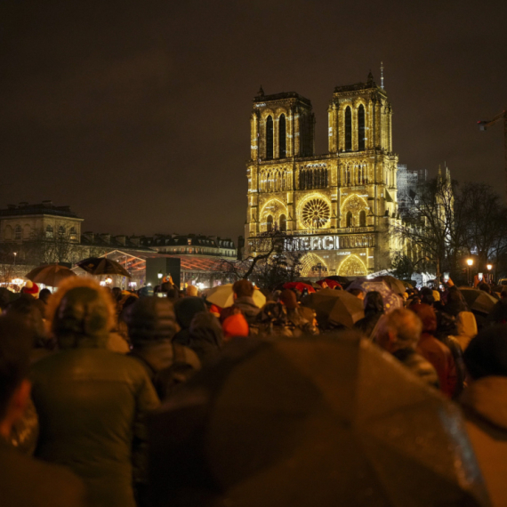 Odjekuju zvona, Francuska slavi: Notr Dam je ponovo otvoren