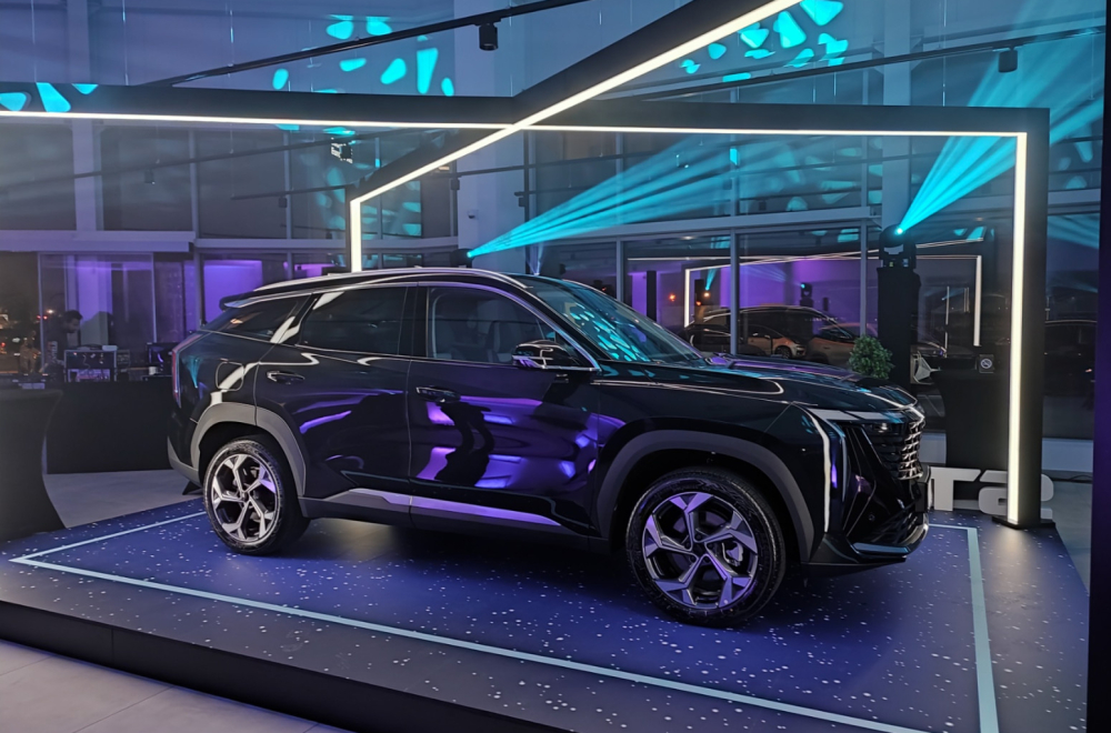 Zvezdani zrak: Bili smo na predstavljanju novog Geely modela u Srbiji FOTO