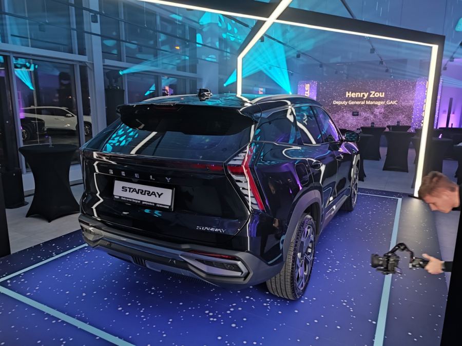 Zvezdani zrak: Bili smo na predstavljanju novog Geely modela u Srbiji FOTO