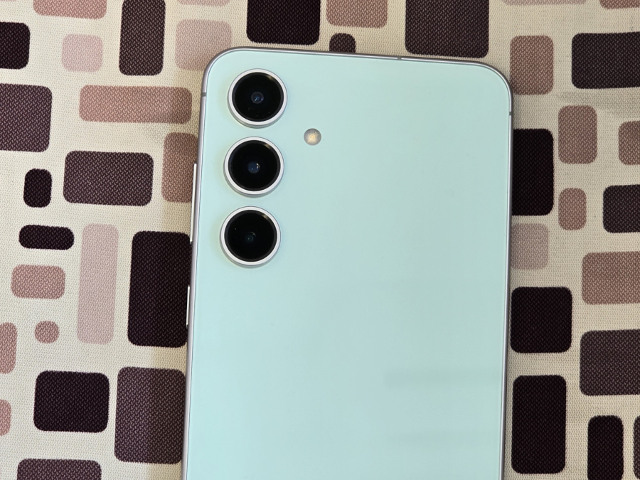 Galaxy S24 FE: Testirali smo najnoviji Samsungov telefon za fanove