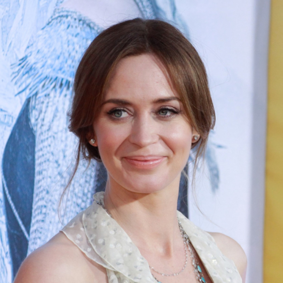 Emili Blant igra glavnu ulogu u nastavku filma "Đavo nosi Pradu"?