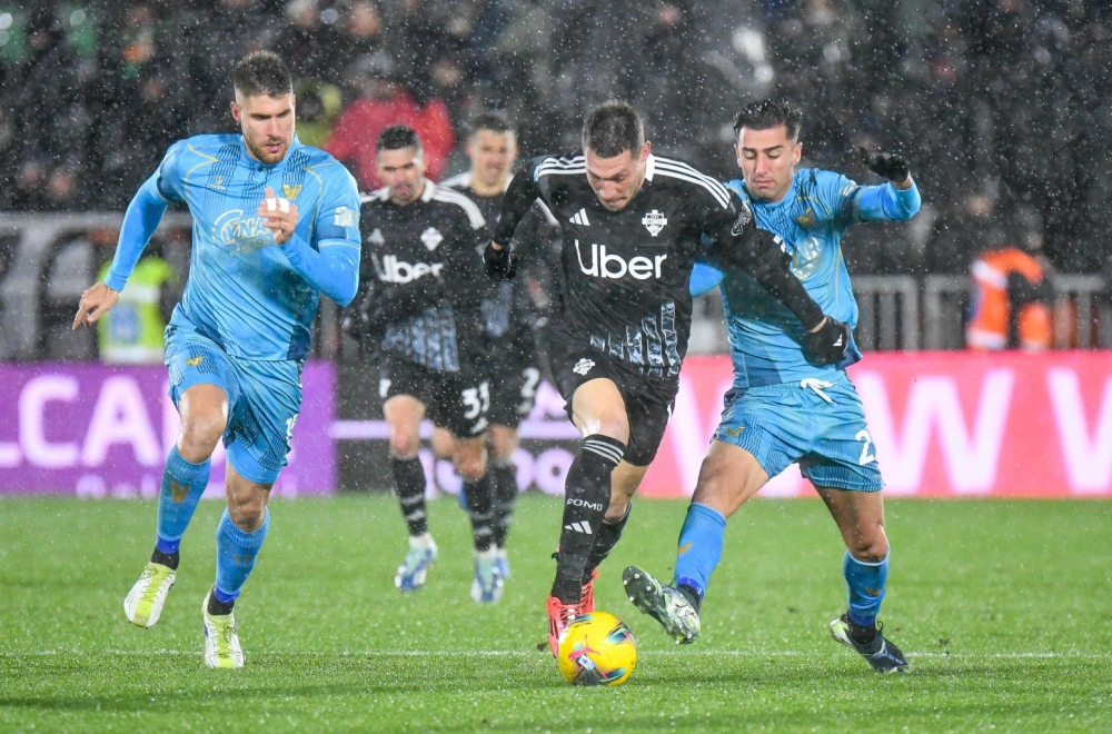 Venecija iščupala bod od Koma - VAR poništio gol za pobedu