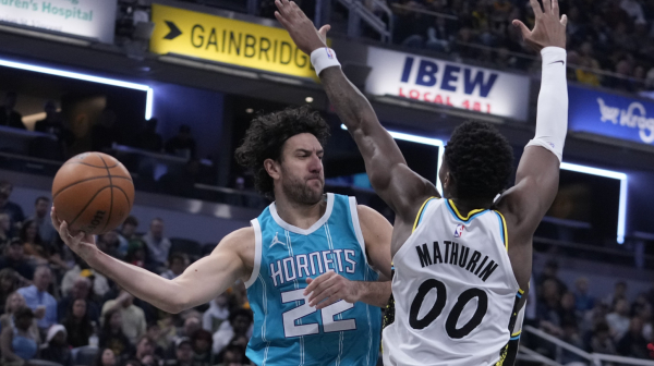 Fenomenalni Micić vodio Hornetse do iznenađenja! VIDEO