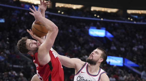 Kingsi na +44, dabl-dabl Zubca, Lejkersi mogu bez Lebrona VIDEO