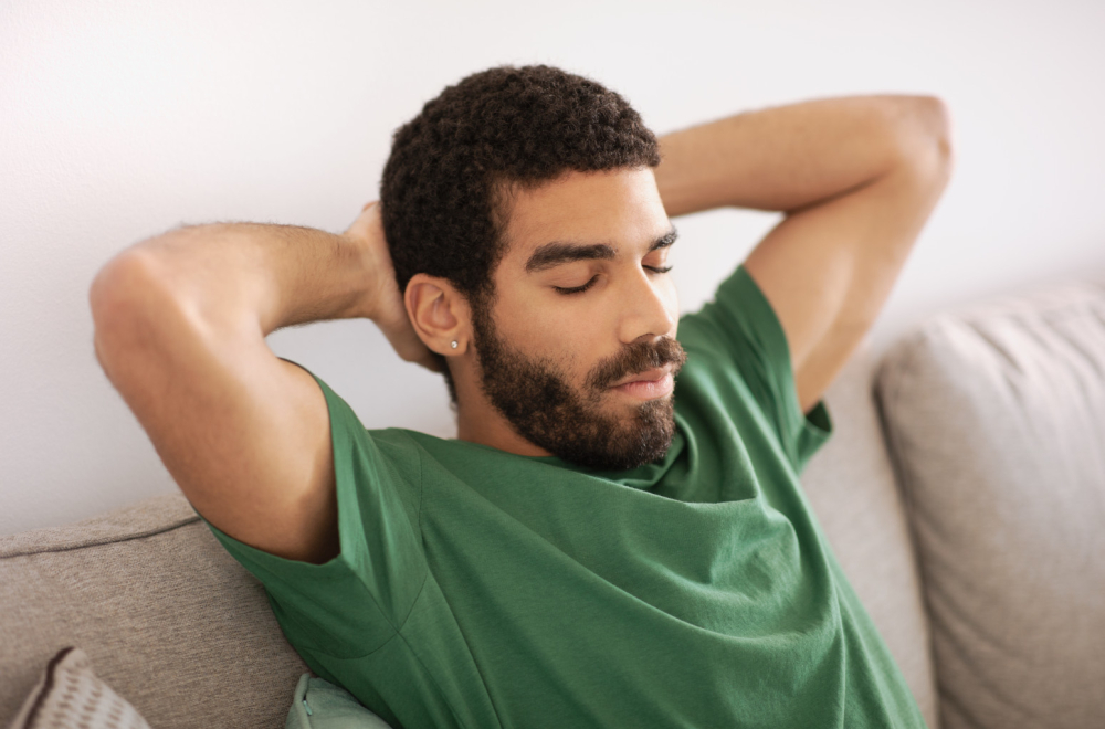 Snimak muškarca koji s pitonom ovo radi u krevetu "zapalio" internet VIDEO