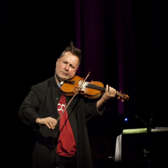 Poznati muzičar izgubio sluh: Misli da je zbog vakcine protiv koronavirusa?