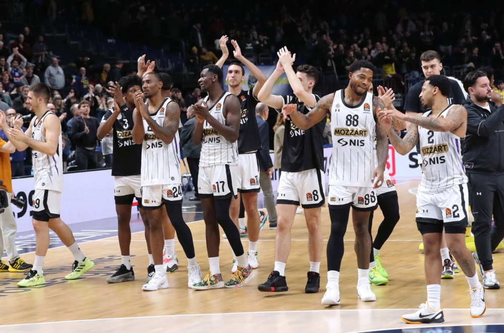 "Goreo" je Berlin – "grobari" priredili spektakularan doček košarkašima VIDEO