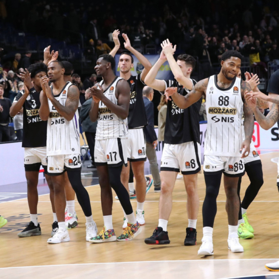 "Goreo" je Berlin – "grobari" priredili spektakularan doček košarkašima VIDEO