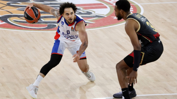 Vraća se Larkin – igra protiv Zvezde i Partizana