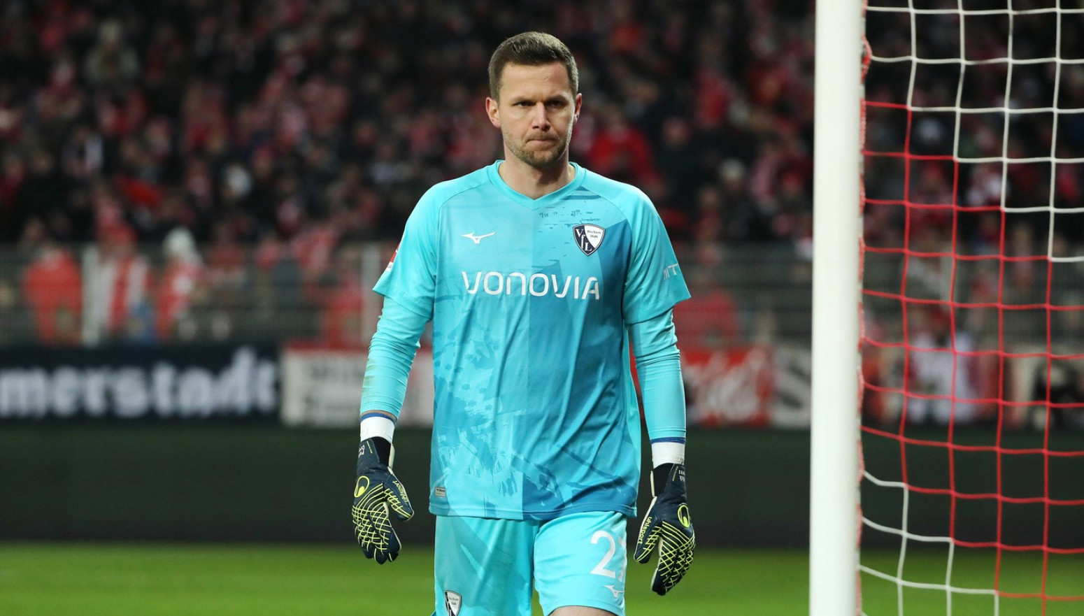 Skandal u Nemačkoj – golman pogođen upaljačem u glavu, epilog bizaran! FOTO/VIDEO