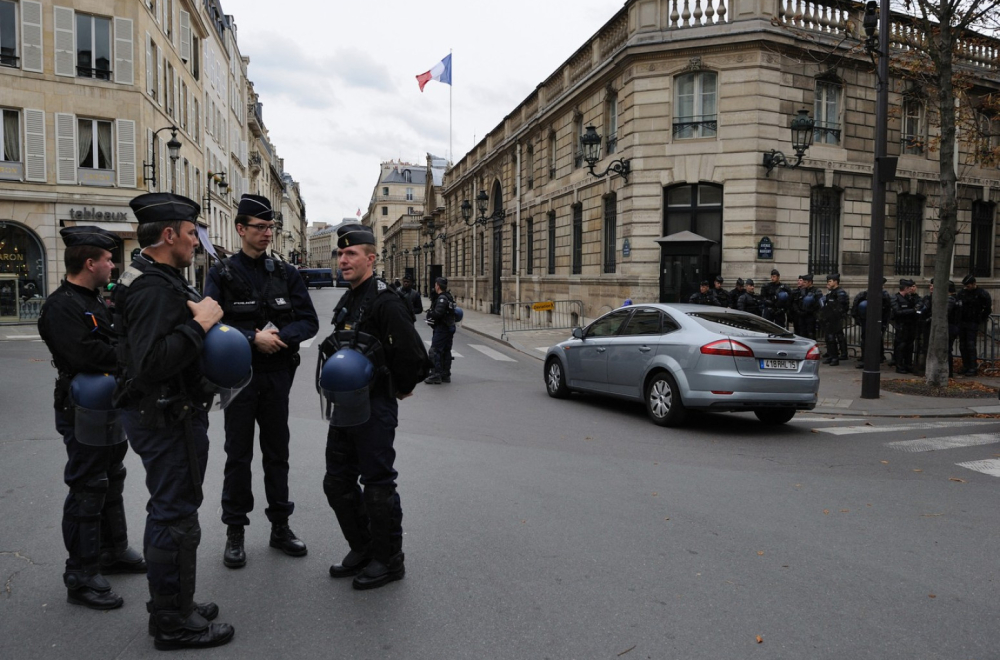 Pucnjava kod Jelisejske palate: Uhapšene dve osobe