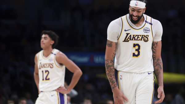 Povredio se Entoni Dejvis VIDEO