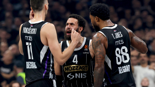 Partizan pao u Istanbulu; Obradović: "Žao mi je igrača"; Larkin: "Srećan sam"