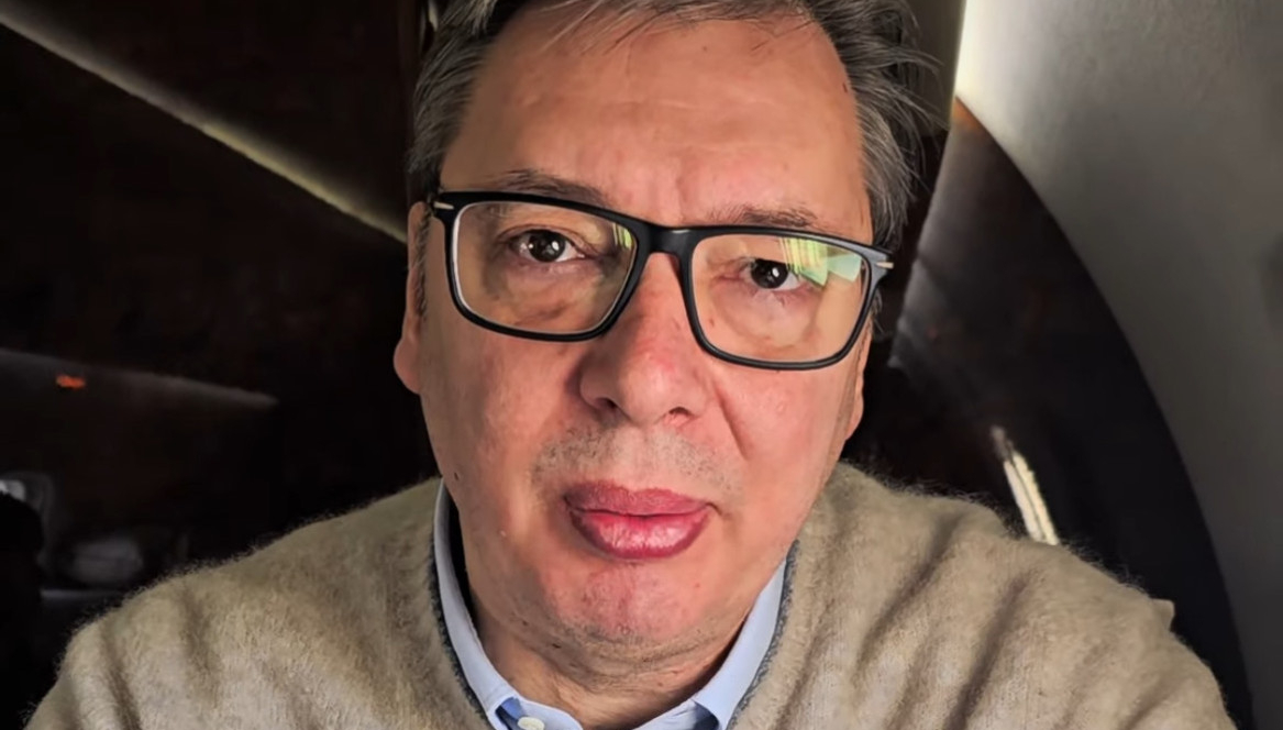 Vučić iz aviona: U subotu predstavljamo najvažniji plan za mlade u Srbiji; Radimo na još jednom projektu VIDEO