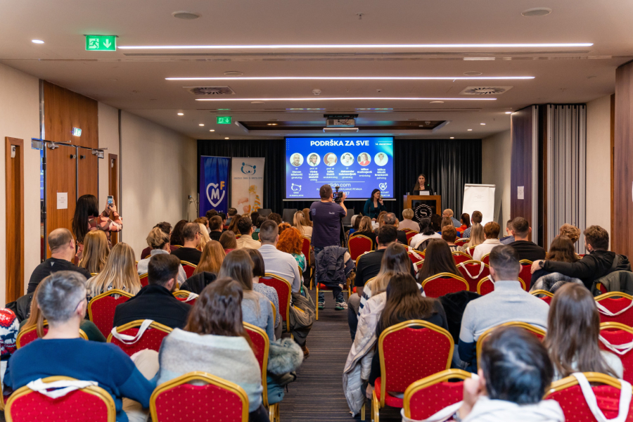 Najvažnija je vera u cilj: Ogromno interesovanje Novosađana za tribinu o lečenju neplodnosti