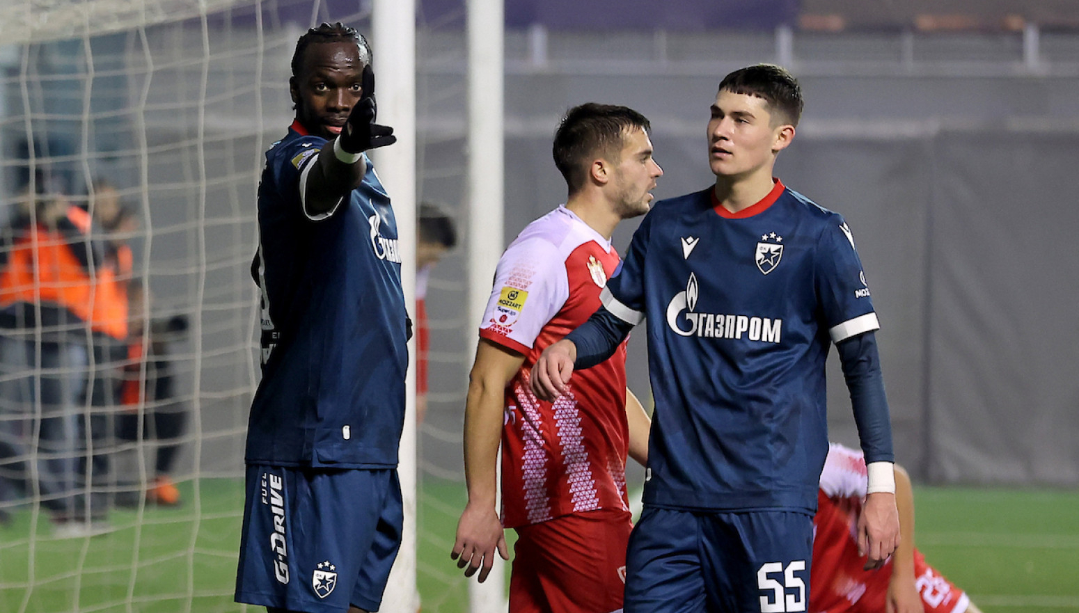 Poker Zvezde protiv "fenjeraša" na krovu VIDEO