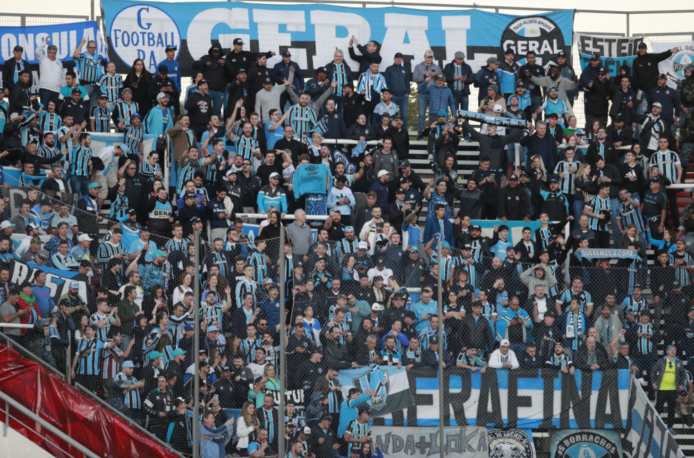 Fudbalerke Rivera napale sakupljača lopti – šest crvenih kartona i prekid meča VIDEO