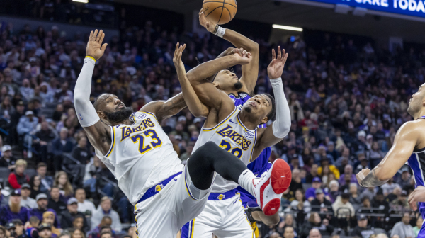 Lebron "divljao" taman koliko treba, Vembanjama delio "banane" VIDEO