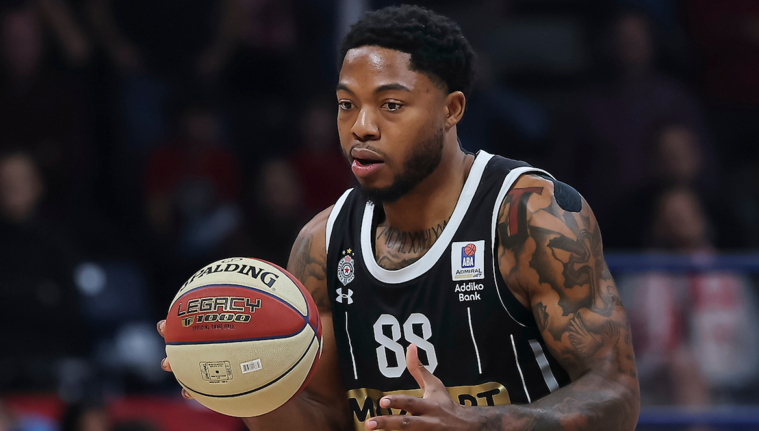 Tajrik Džons "pokidao" obruč i stavio na poster Gedraitisa VIDEO