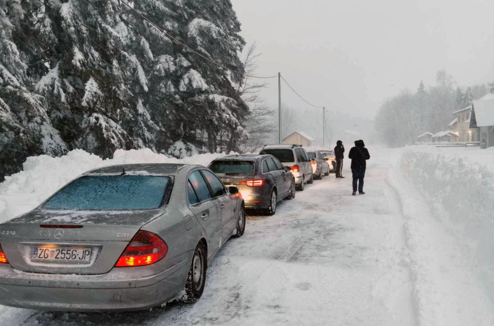 Teretna vozila za izlaz na Gradini čekaju četiri sata, na Sremskoj Rači sat vremena