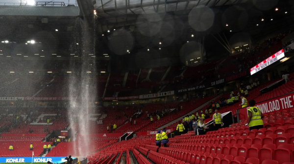 "Old Traford" se raspada VIDEO