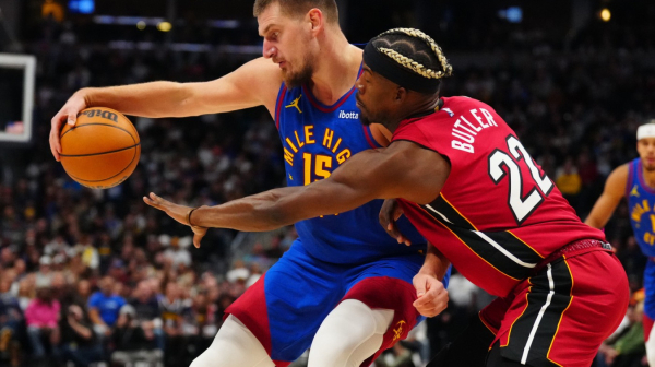 Batler Jovića menja Jokićem: Poznato šta je Denveru potrebno za ogromno pojačanje VIDEO