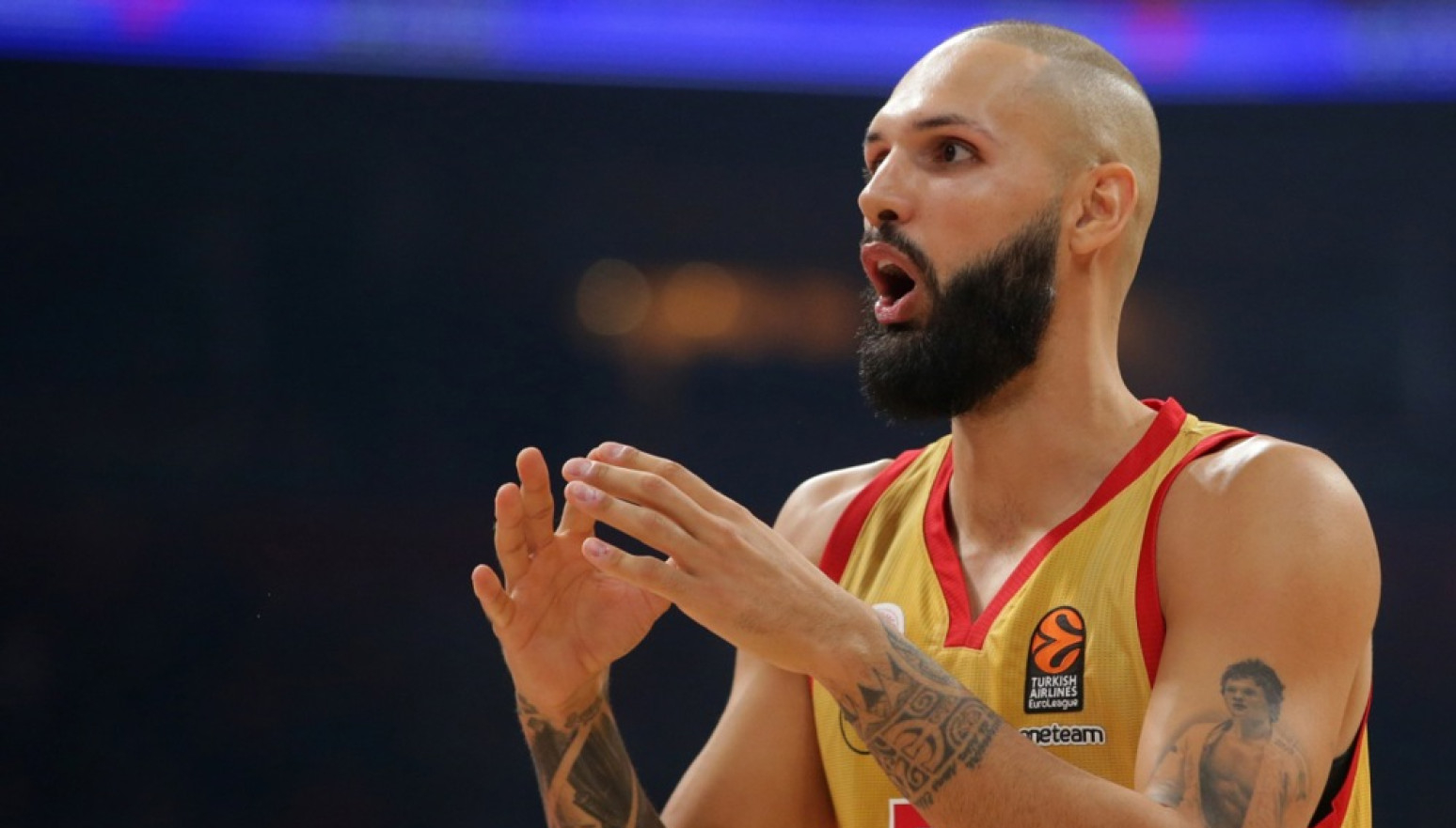 Samouništenje Milana: Furnije i Vezenkov "zapalili" Mediolanum Forum VIDEO