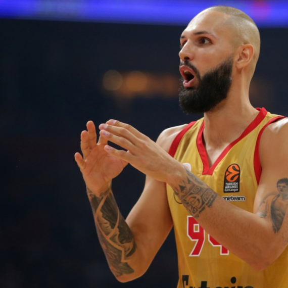 Samouništenje Milana: Furnije i Vezenkov "zapalili" Mediolanum Forum VIDEO