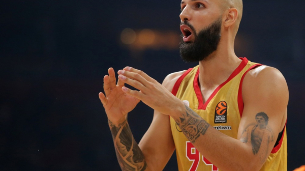 Samouništenje Milana: Furnije i Vezenkov "zapalili" Mediolanum Forum VIDEO