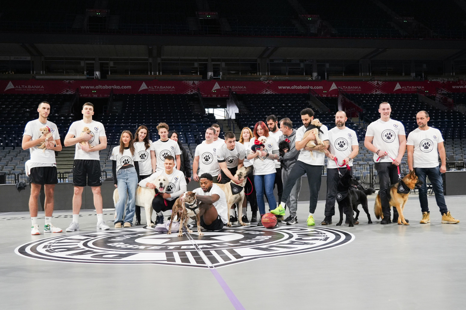 Pružite im dom, a oni će vama ljubav: Crno-beli ugostili pse iz prihvatilišta FOTO