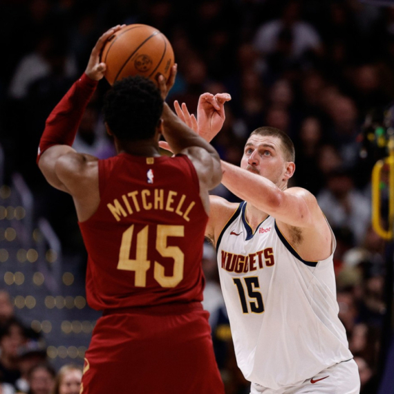 Jokić piše istoriju – Denver gubi uz rekord trojki u NBA VIDEO