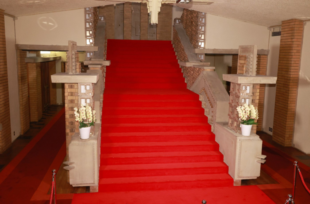 Premijer presekao: Seli se u rezidenciju punu duhova