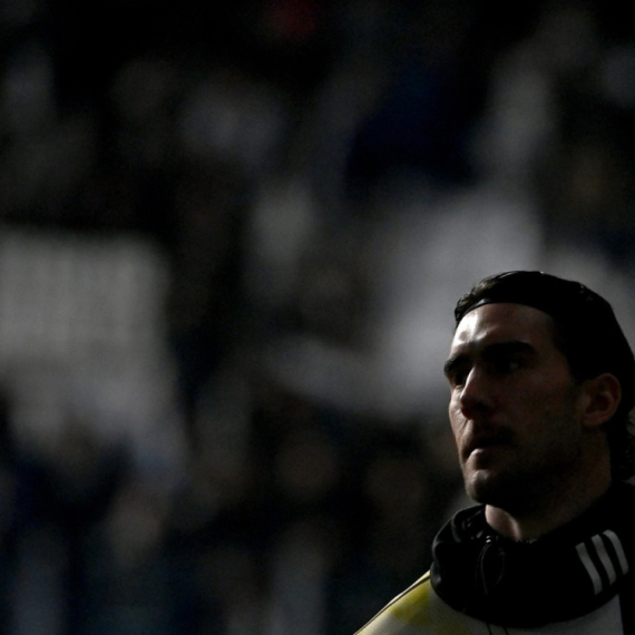 Sramotno vređanje Vlahovića – sudija prekinuo utakmicu! FOTO